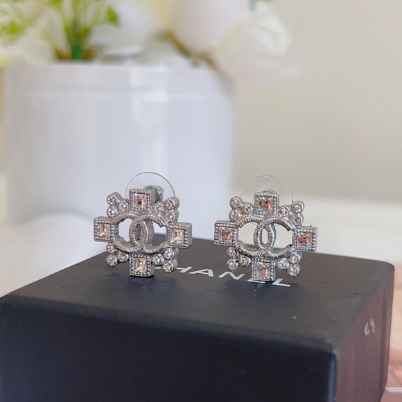 CHANEL COCO Mark Silver Earring CC Silver 22 - Picture 2 of 5